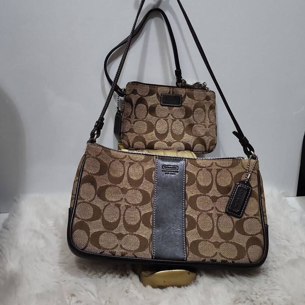 Vintage Coach Slim Demi (model #6338) from the early 2000s. Y2K-ERA w/wristlet